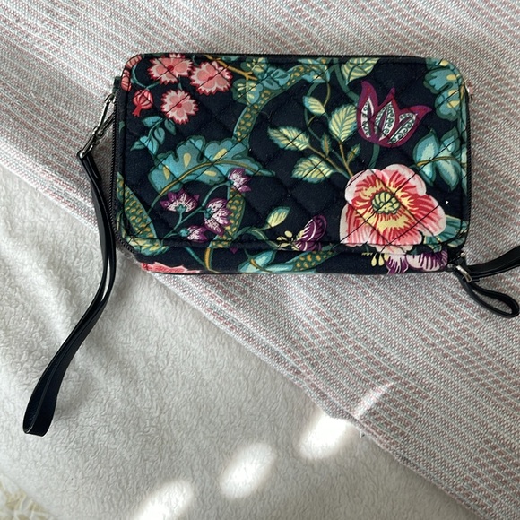 Vera Bradley wristlet - Picture 2 of 5